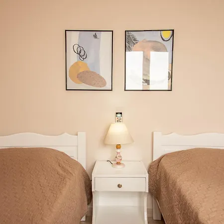 Amalia Complex نساكيون